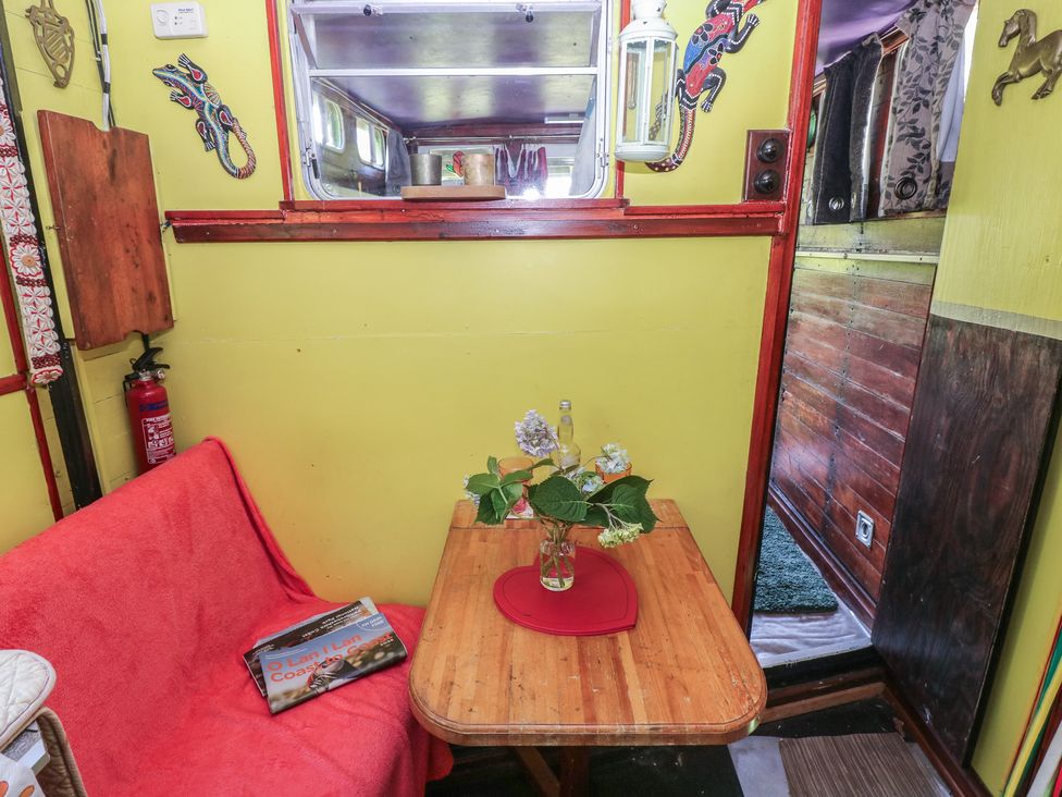 A living room with a table and chairs at Rumenco Horse Lorry