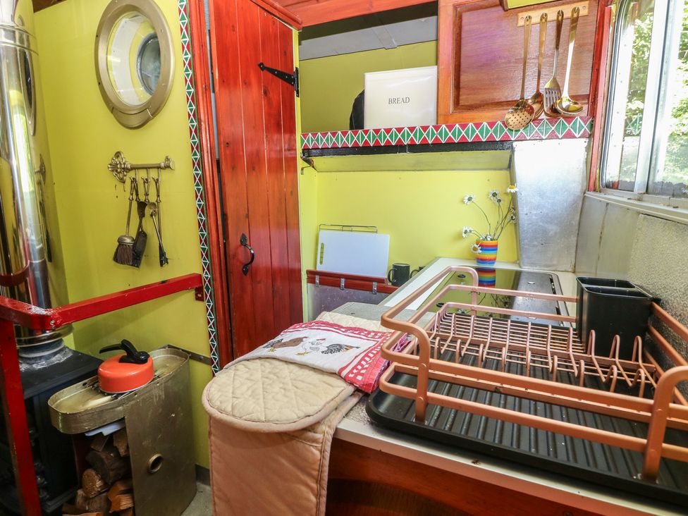 A kitchen with a stove and sink at Rumenco Horse Lorry