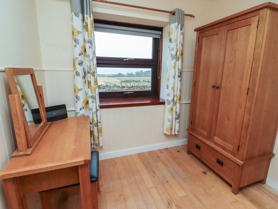 A bedroom with a desk and wardrobe at Sunny Brae in Alnwick