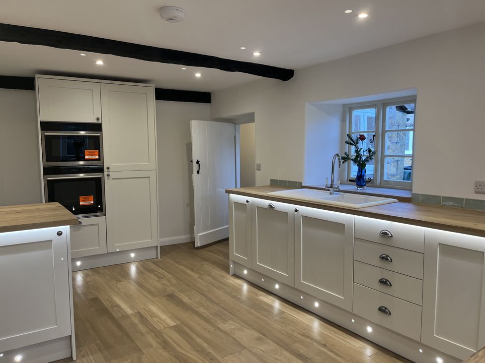 A kitchen with an oven and sink at Manor Cottage in Ilminster
