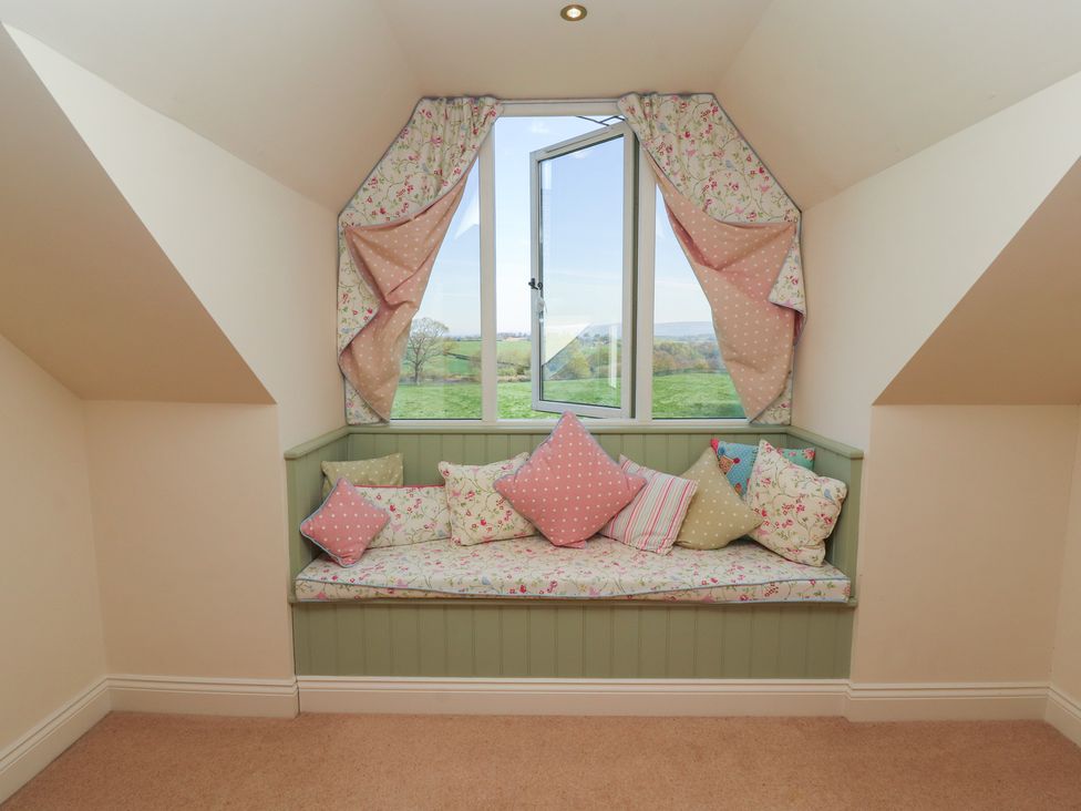 A snug with a window and a cushioned bench at Thimble Hill near Armathwaite