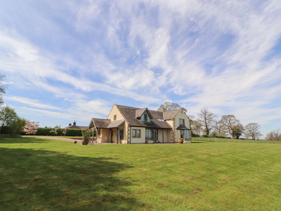 A house with a grassy lawn at Thimble Hill near Armathwaite