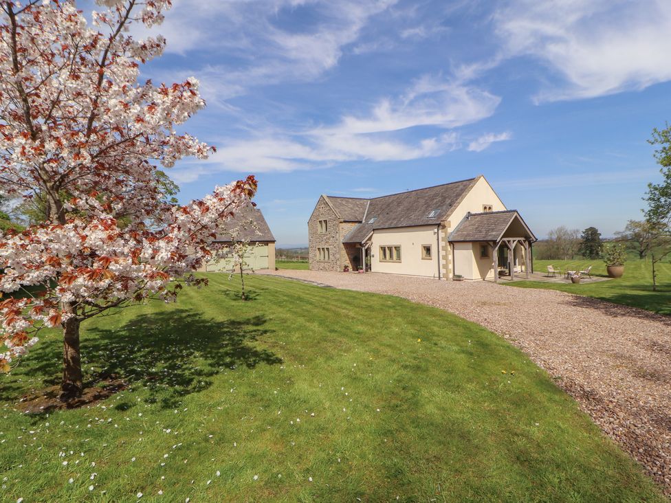 A house with a tree and driveway at Thimble Hill Near Armathwaite