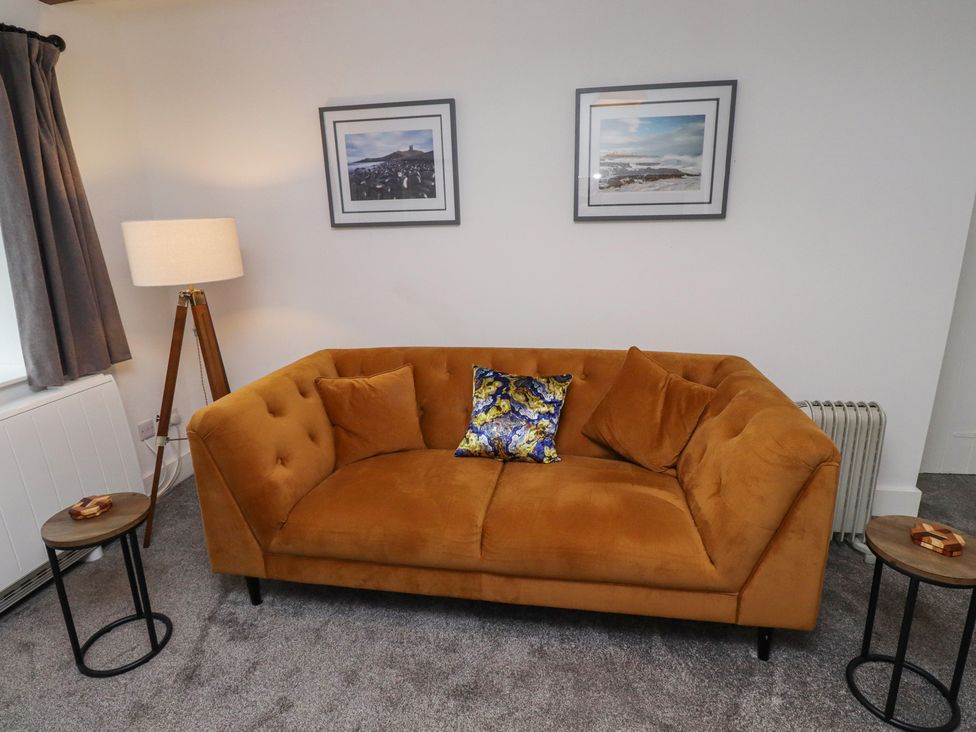 A living room with a sofa and lamp at 1 Sunnybrae in Alnwick