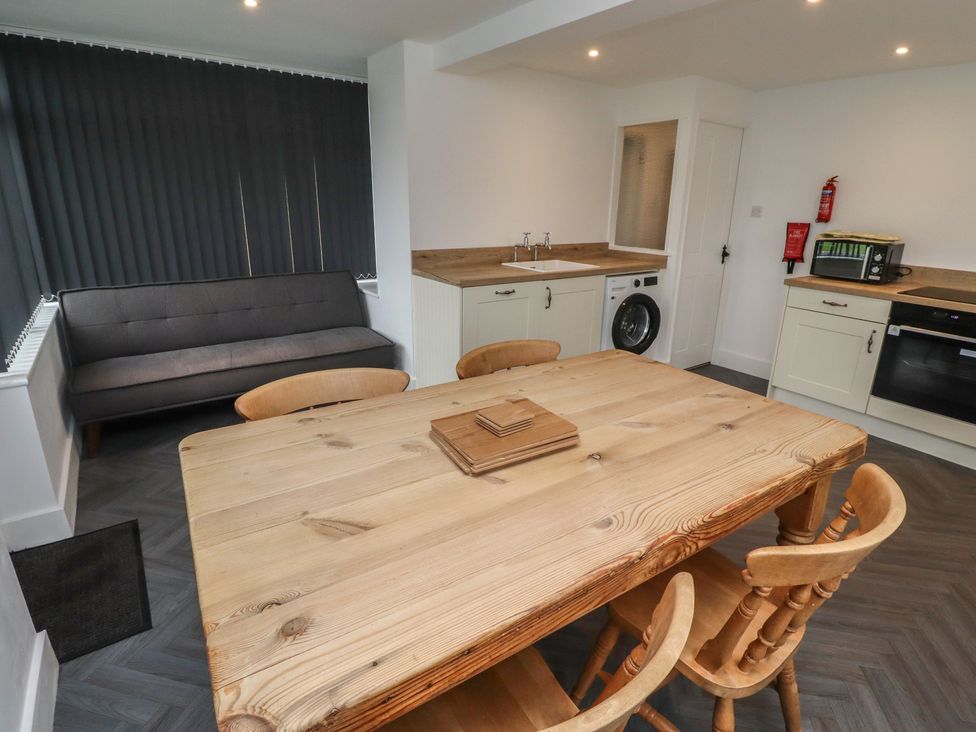 A kitchen with a dining table and chairs at 1 Sunnybrae in Alnwick