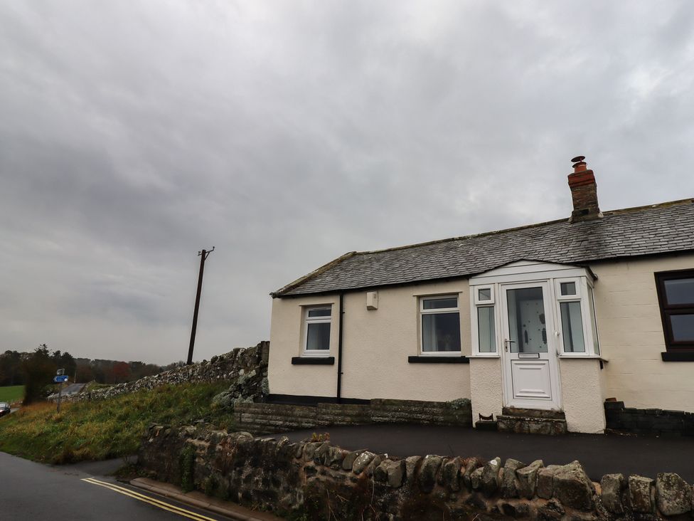 A house with windows and a door at 1 Sunnybrae in Alnwick