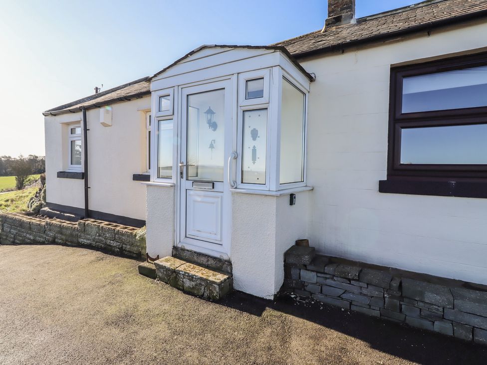 A cottage with a porch at Harry's Cottage in Embleton