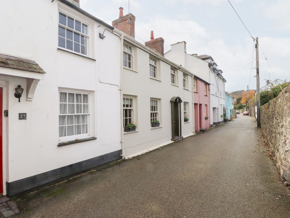 A street with colorful houses at The Music Box in Beaumaris
