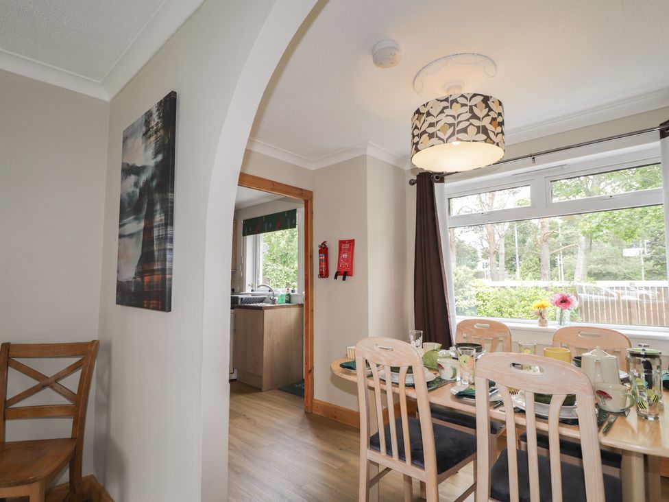 A dining room with a table and chairs at Taigh Ban in Nairn