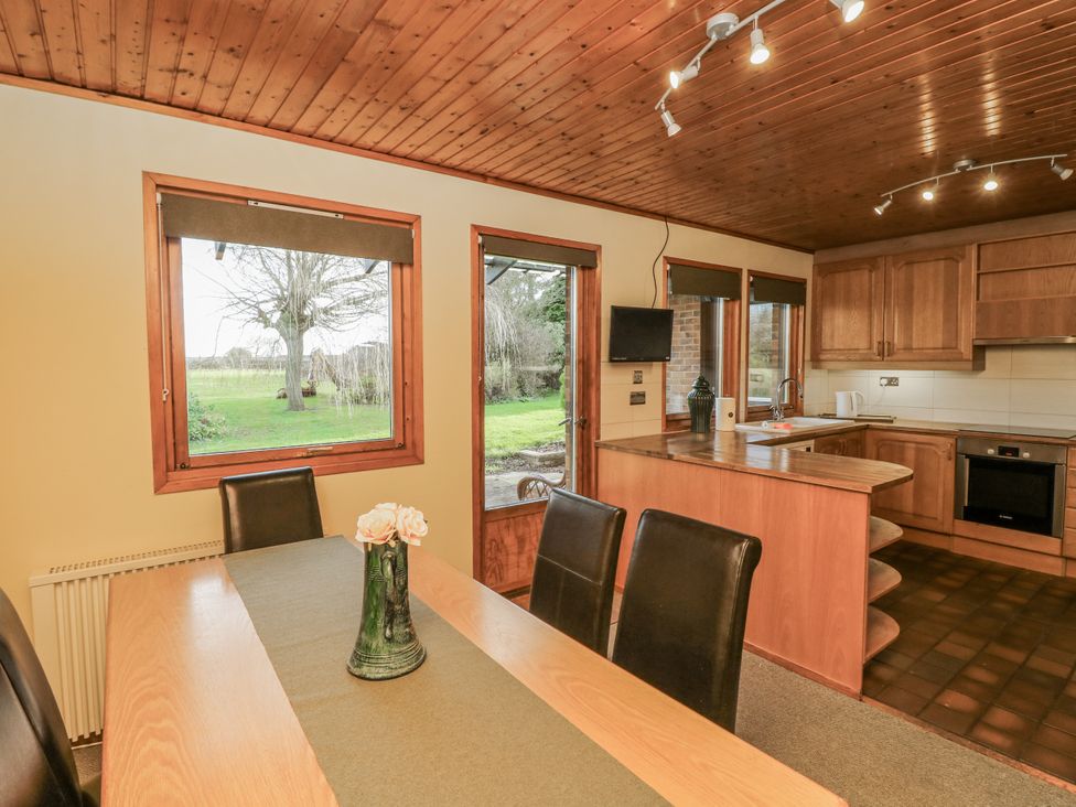 A dining area with a table and chairs in Cherry Trees