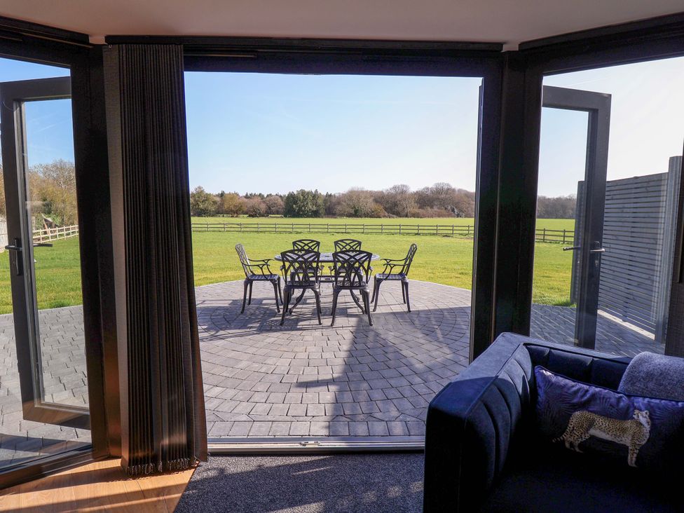 A lounge area with a view of a patio and chairs at The Barley Silo in Ipswich