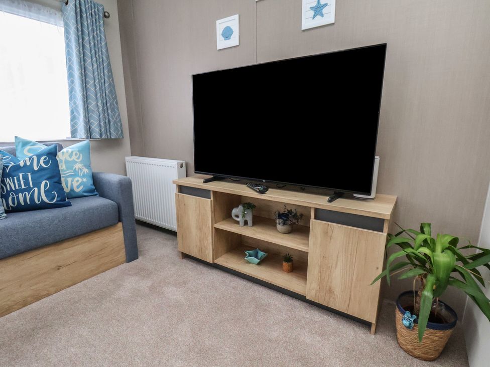 A living room with a television and couch at No. 7 Ivy in Scarborough