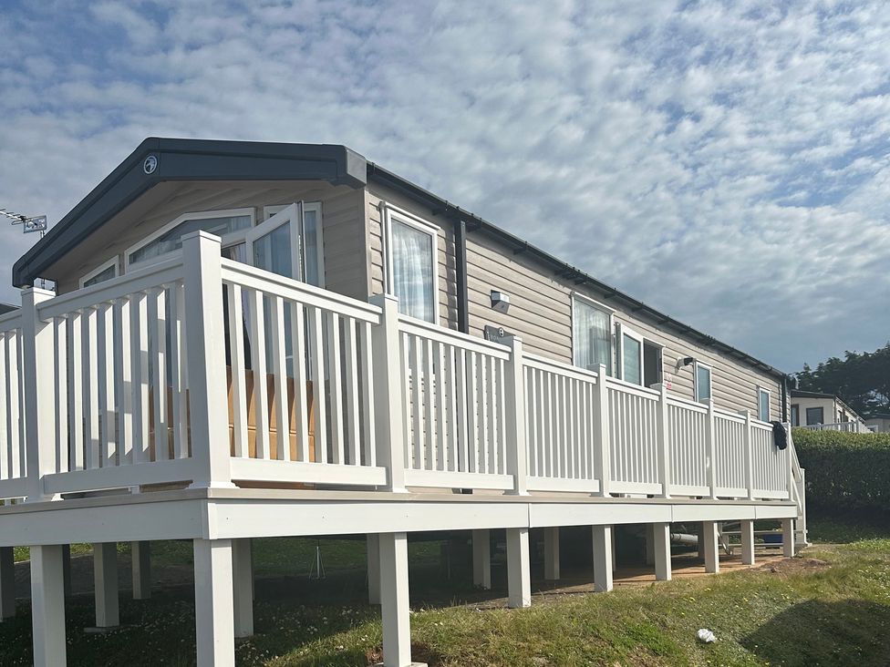 A mobile home with a deck at TW89 Exmouth