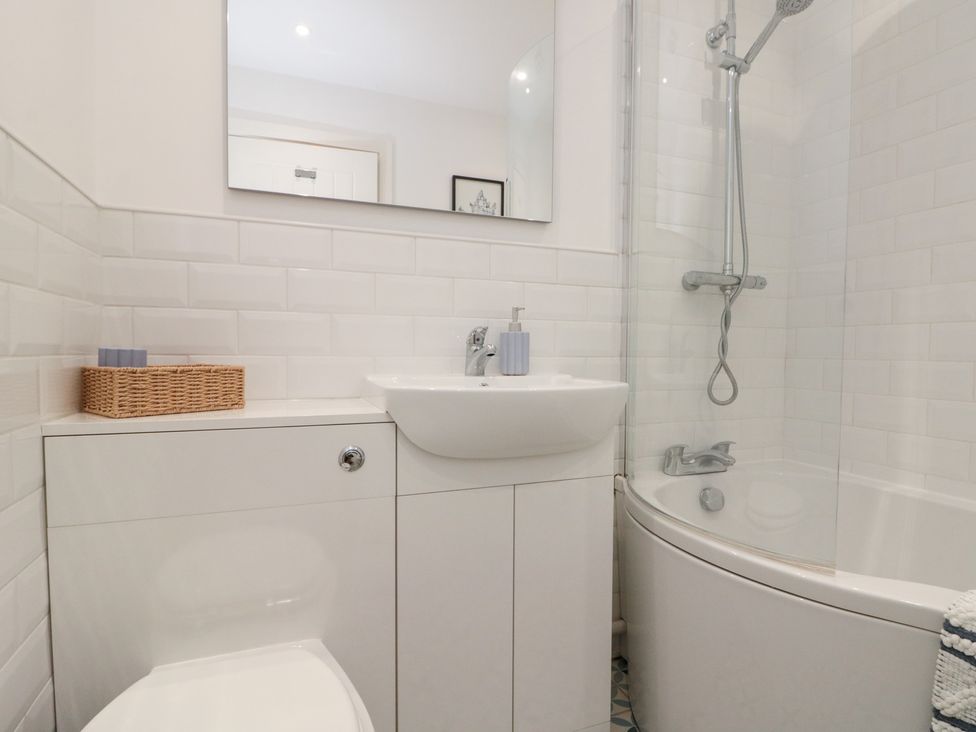 A bathroom with toilet, sink, shower and bathtub at The Nest 