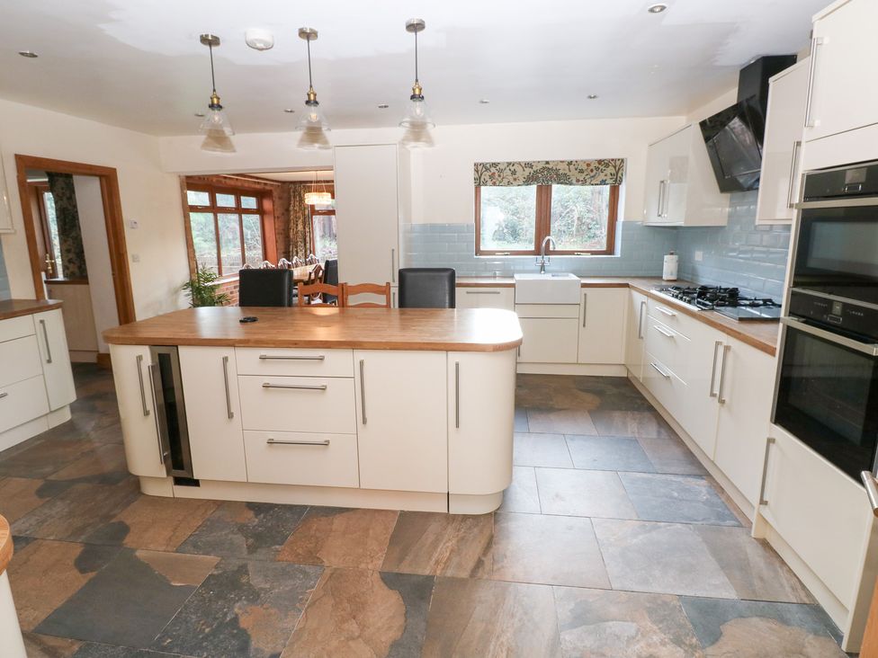 A kitchen with an island and appliances at Ty-Gan Dderwen in Llanelli