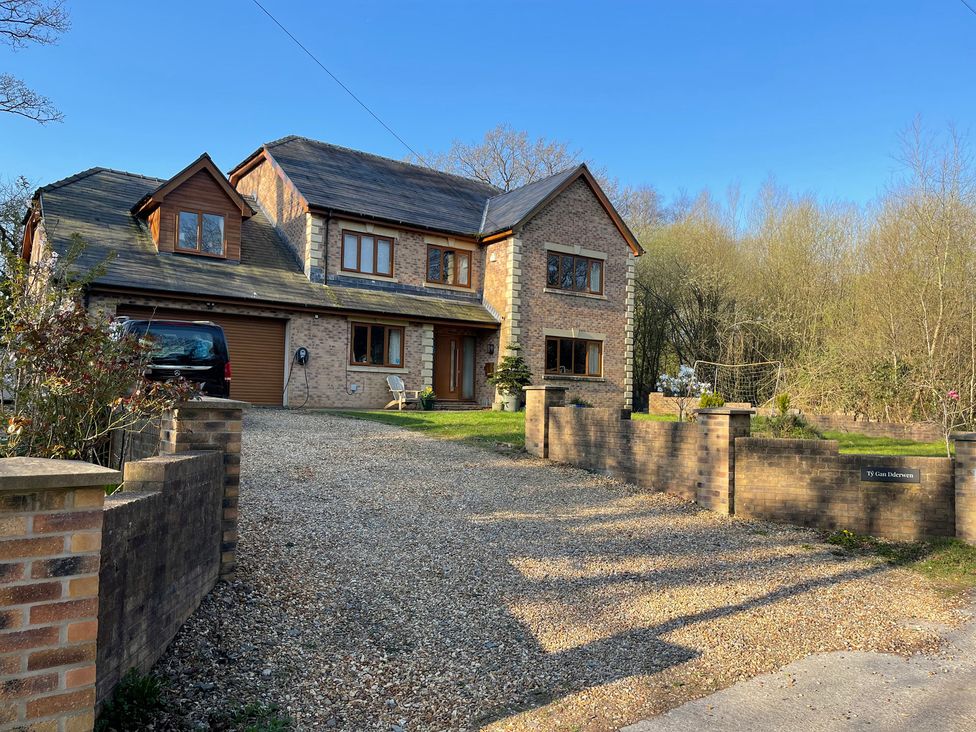 Ty-Gan Dderwen - South Wales - 1191201 - thumbnail photo 2