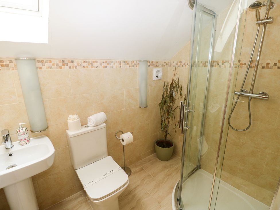 A bathroom with a shower and toilet at Ty-Gan Dderwen in Llangennech, Llanelli