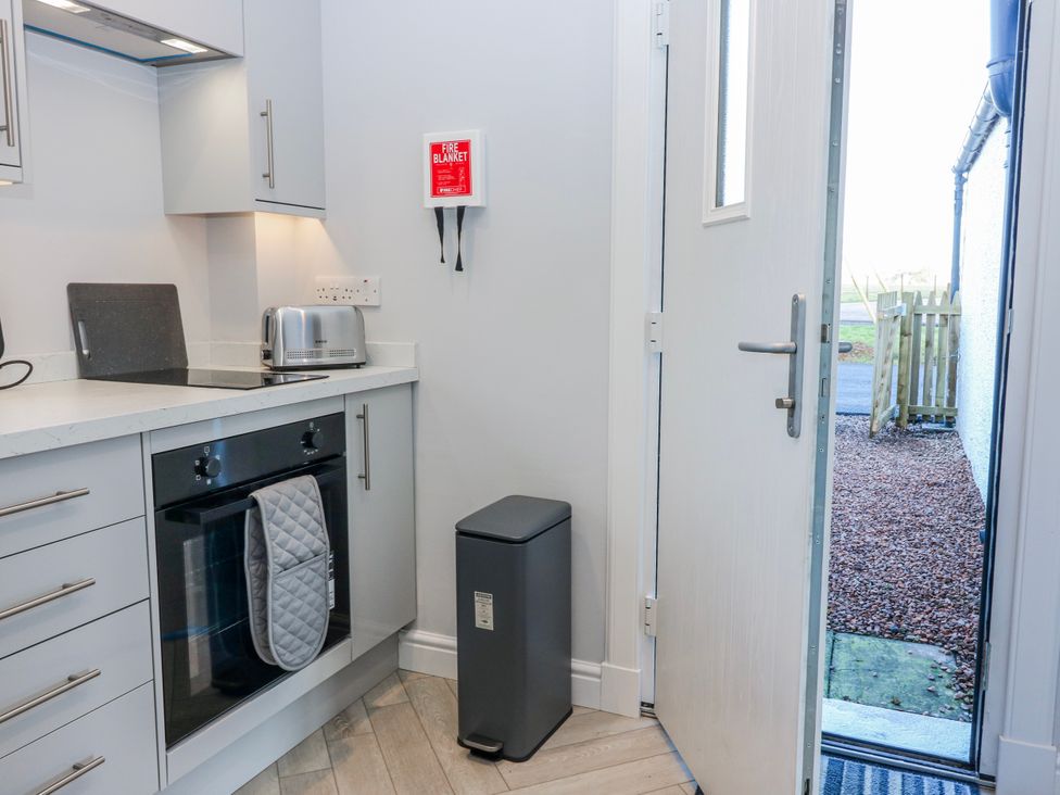 A kitchen with a cooker and toaster at Norwood