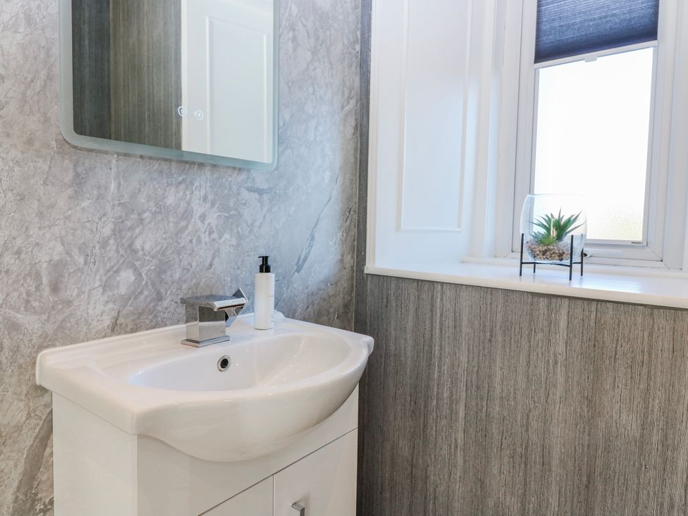 A bathroom with a sink and mirror at Norwood