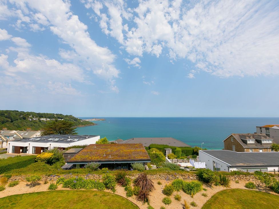 A view of the ocean with houses and gardens at Mid Air in St. Ives