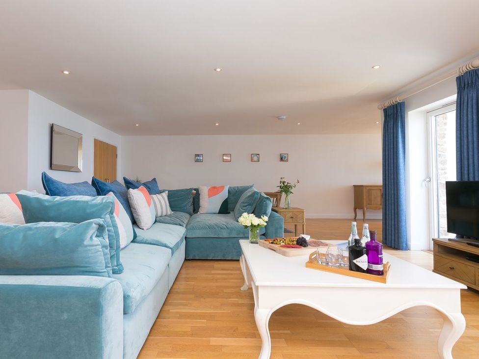 A living room with a sofa and coffee table at Mid Air in St. Ives