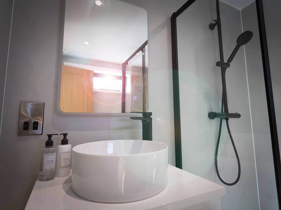 A bathroom with a sink and shower at Isca Lodge in Wombleton