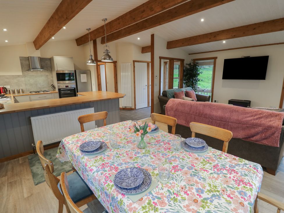 A dining area with a table and chairs at Oak Lodge in Admaston near Abbots Bromley