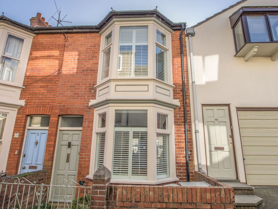 A house facade with bay window at Seahorse Cottage Weymouth