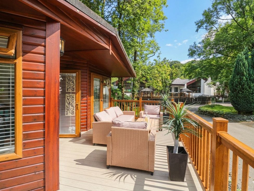 An outdoor seating area with sofa and chairs at Terabitha Lodge in Troutbeck