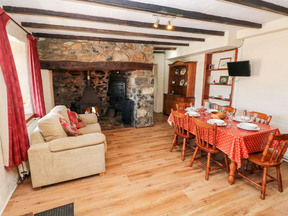 A dining room with a table and chairs at Ty Fferm in Newport