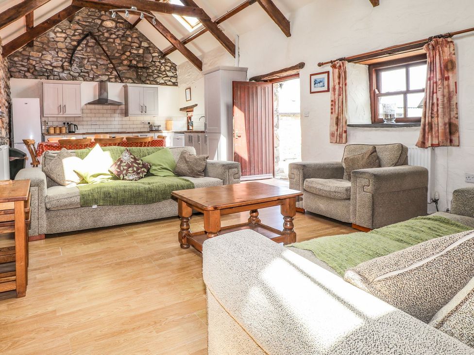 A living room with sofa and coffee table at Ty Felin in Newport