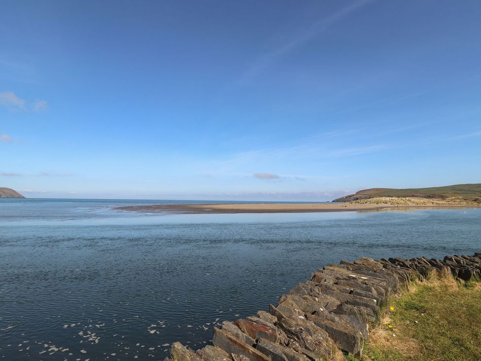 A view of water and a sandy area at Ty Gwartheg Newport
