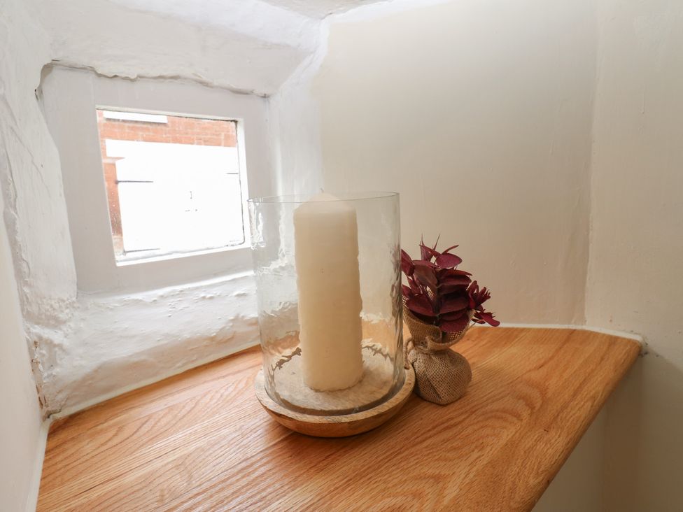 A nook with a candle and a plant at Broadwath Old House in Heads Nook