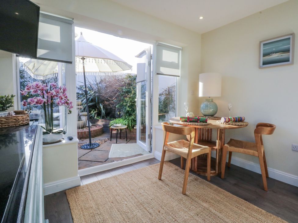 A dining room with a table and chairs at The Summerhouse in Llandudno