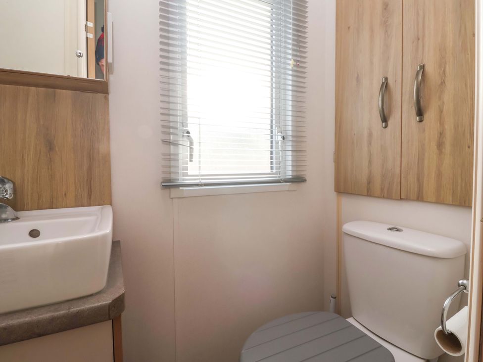 A bathroom with a sink and toilet at The Drift in High Skirlington near Skipsea