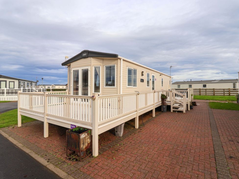 A mobile home with a deck and steps at The Drift High Skirlington near Skipsea