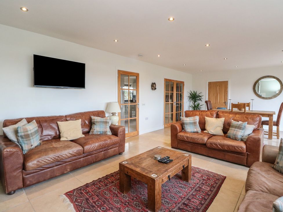 A living room with sofas and a coffee table at Lurach House in Port Appin