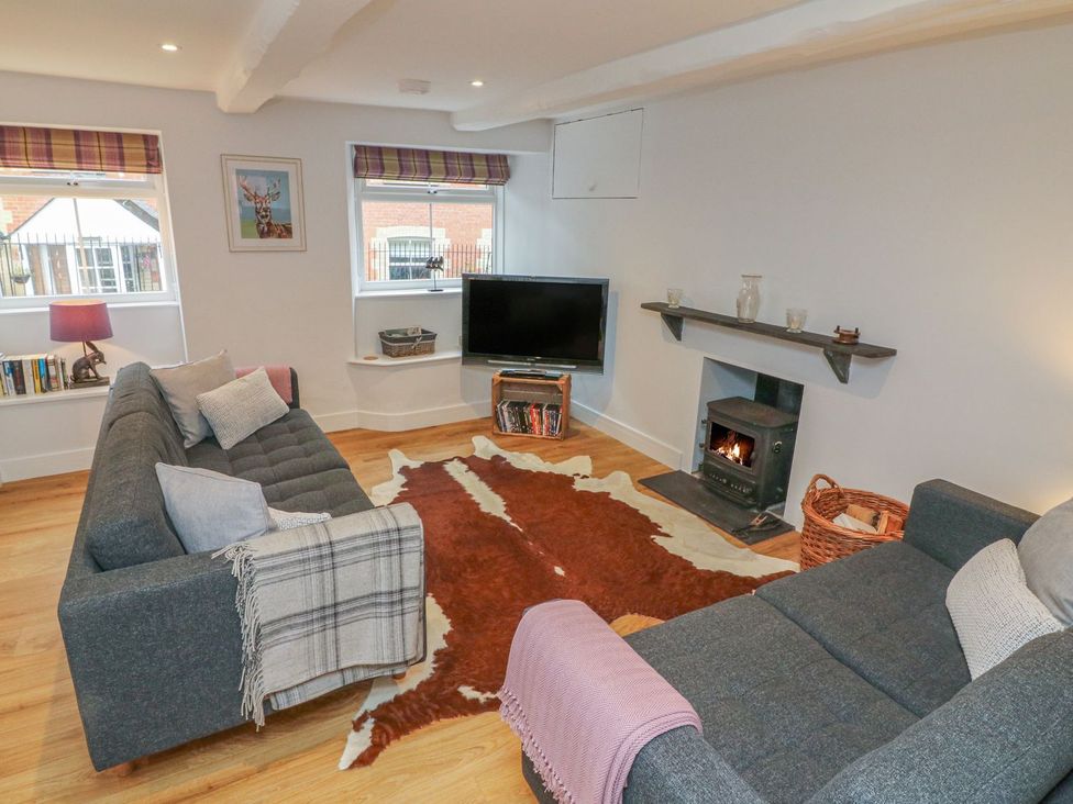 A living room with sofas and a television at The Old Workshop in 