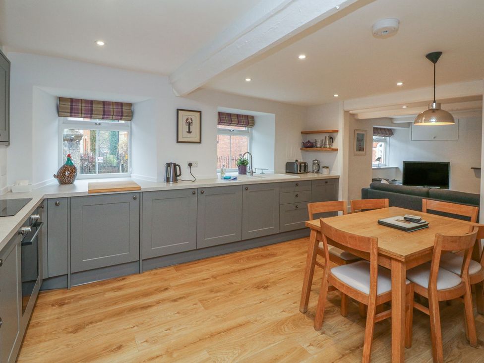 A kitchen with a dining table and chairs at The Old Workshop