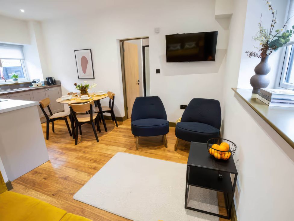 A living room with chairs and a table at Oakwood Apartment in Llanrwst