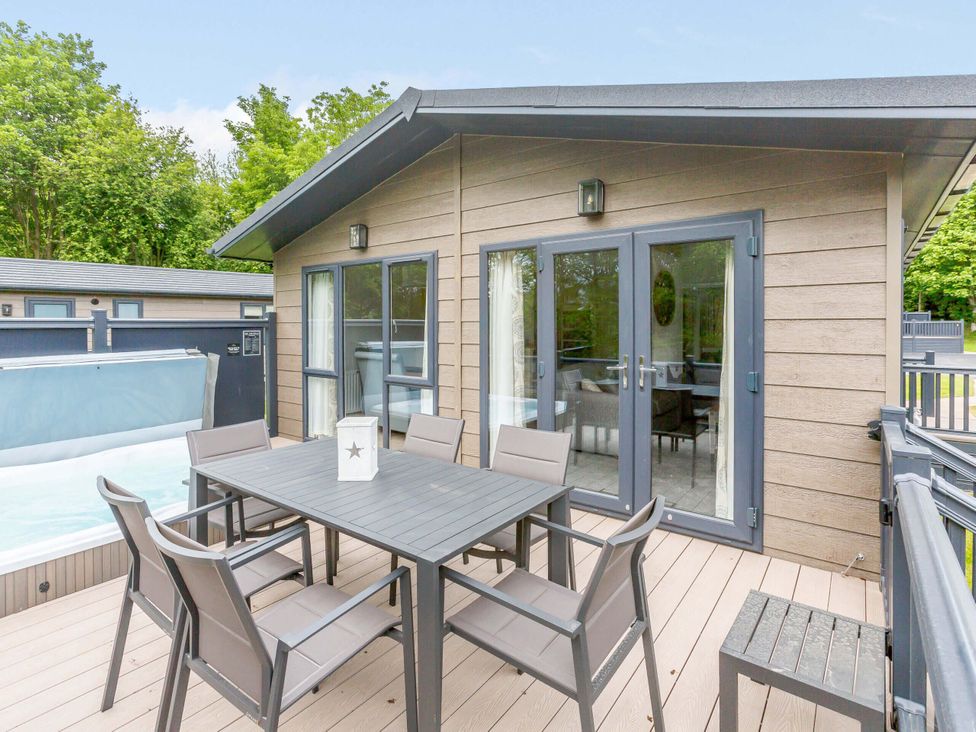 An outdoor dining area with a table and chairs at Wensleydale (Pet) Aysgarth