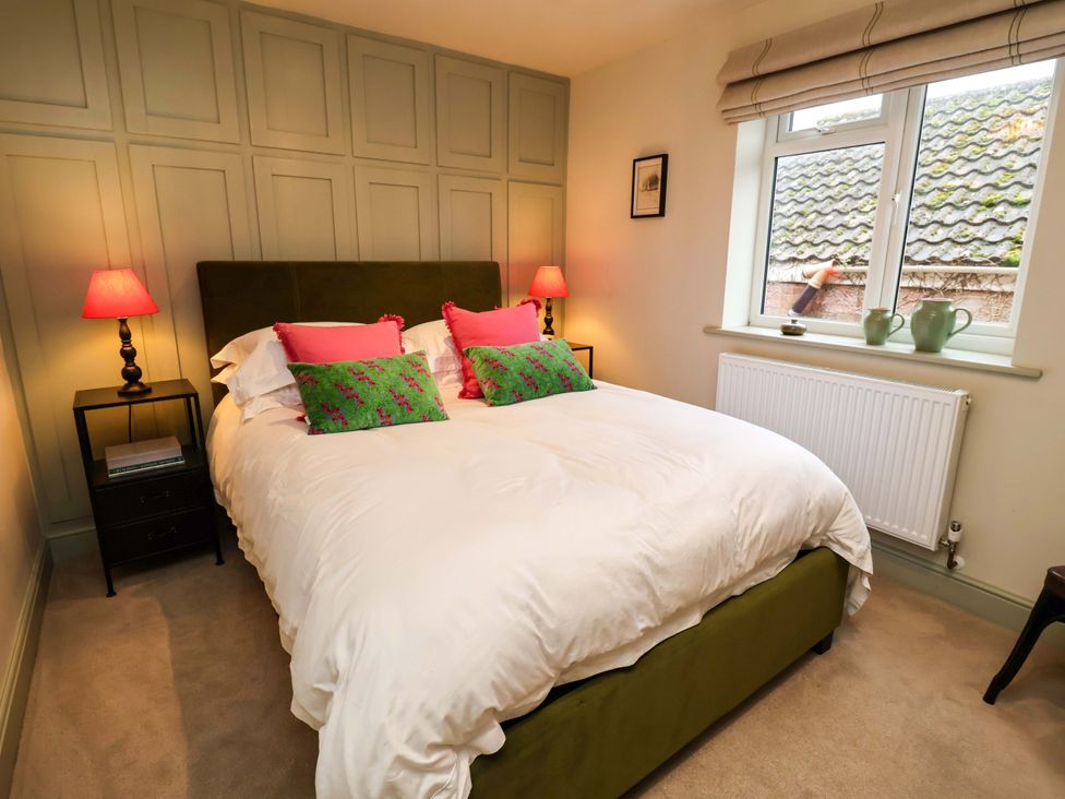 A bedroom with a bed and bedside tables at Fairview in Darsham