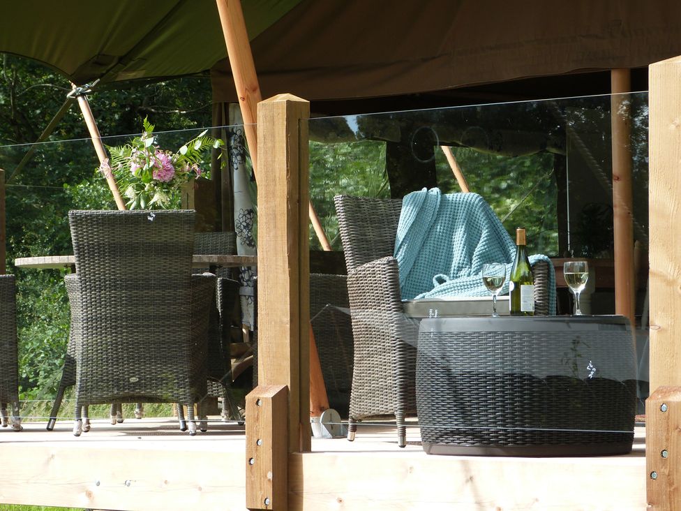 An outdoor seating area with chairs and a table at Teifi in Newcastle Emlyn