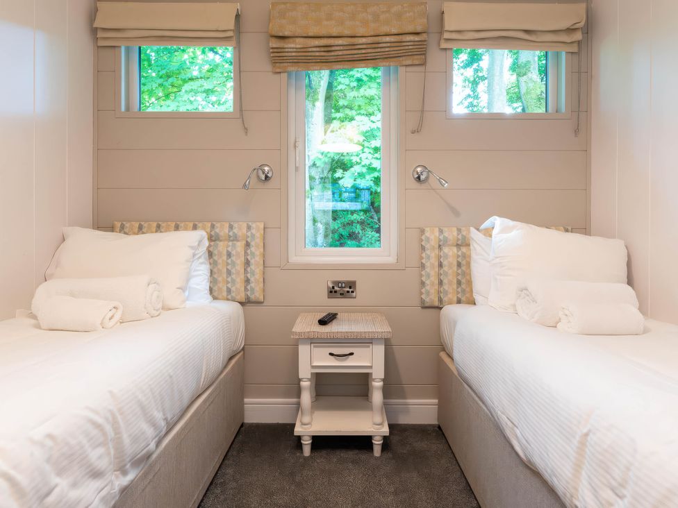 A bedroom with two beds and a window at Bainbridge (Pet) Leyburn