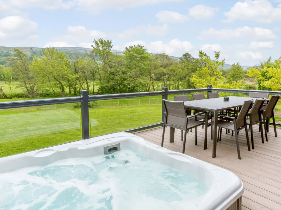 Ravenstone (Pet) - North Yorkshire (incl. Whitby) - 1191469 - thumbnail photo 2