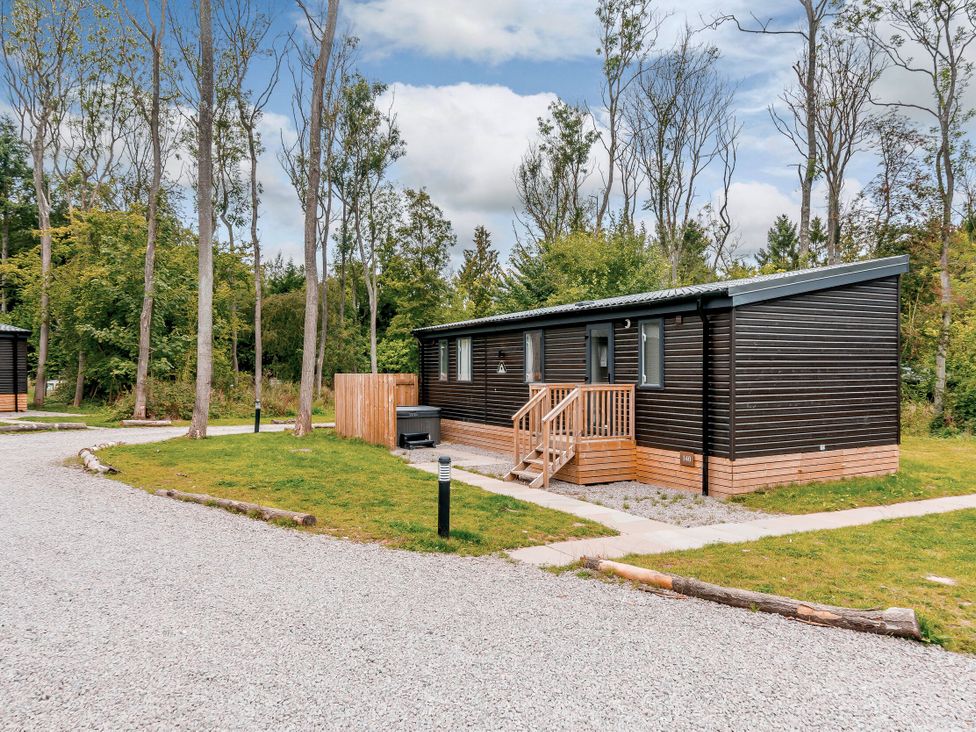 A cabin exterior with steps and gravel path at Anderby Spa (Pet) Louth