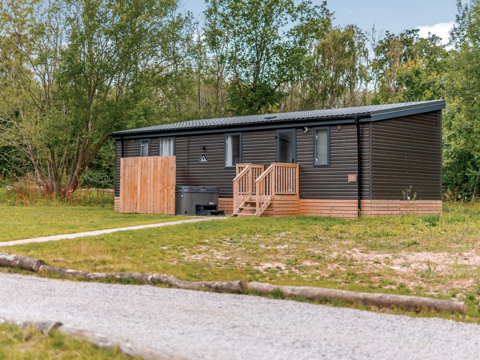 A cabin with a wooden fence and steps at Horncastle Spa Plus in Louth