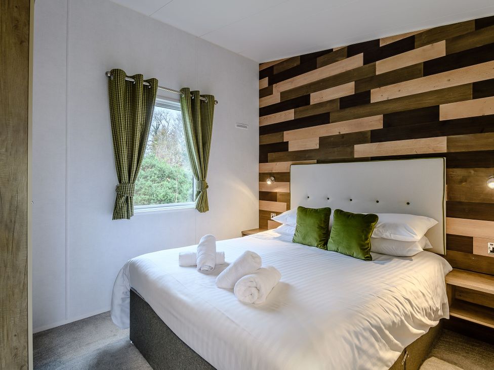 A bedroom with a bed and a window at The Kinder Spa in Louth