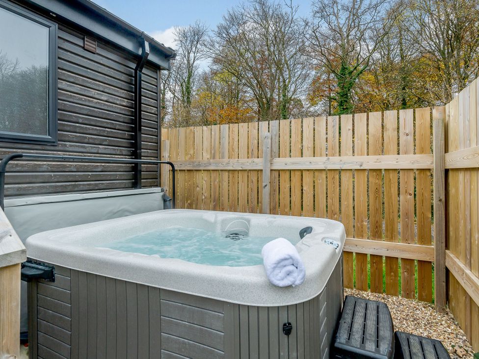 An outdoor area with a hot tub and towel at The Kinder Spa in Louth