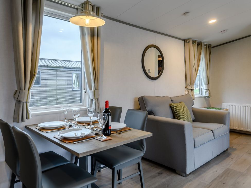 A dining room with a table and chairs at The Kinder Spa (Pet) Louth